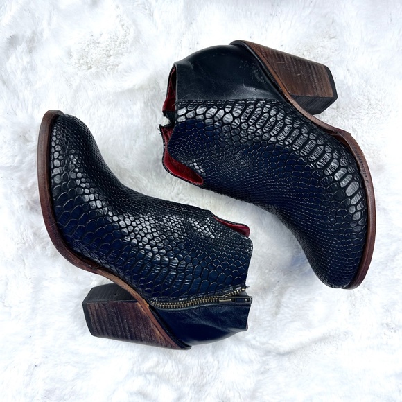 🚫SOLD! |•FREEBIRD🦅BY STEVEN•| GORGEOUS DETROIT Black Snake Booties Size 10 - Picture 7 of 16
